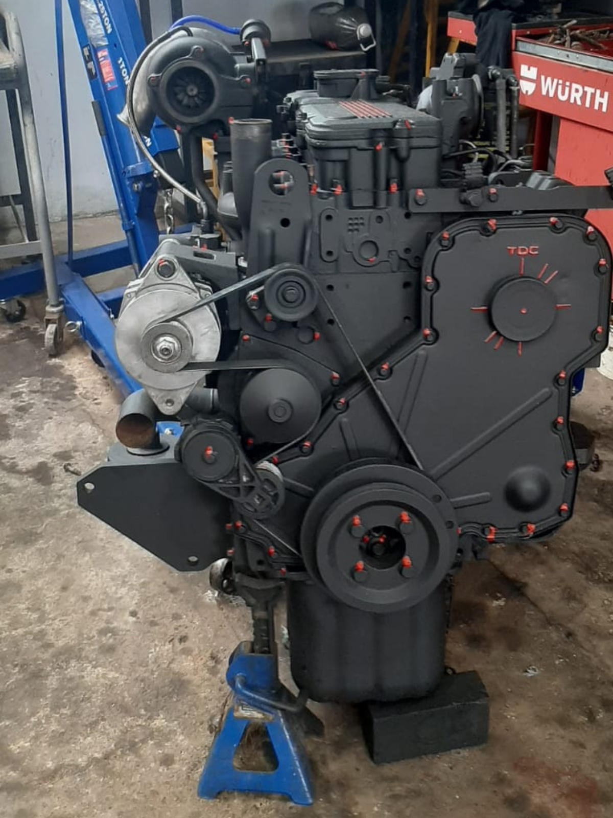 engine overhaul of a kumatsu