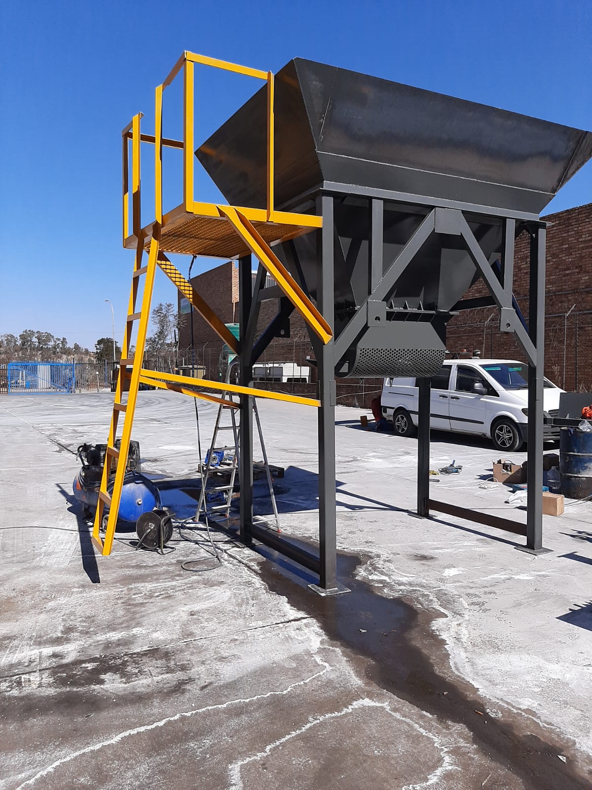 building of new hoppers